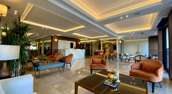 نمای داخل لابی هتل بیانچو 2